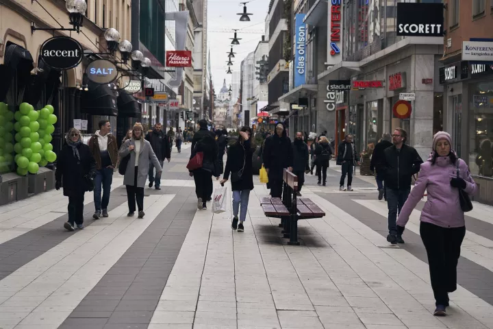 Σουηδία: Αυστηρότεροι κανόνες για τα ταξίδια - Φόβοι για τρίτο κύμα της πανδημίας