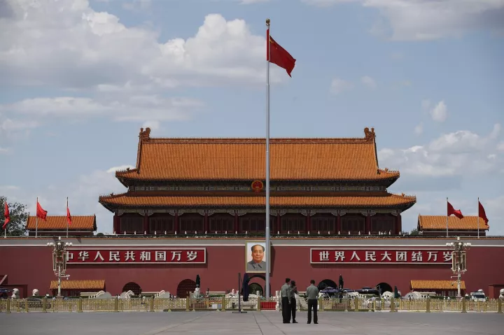Λι Κετσιάνγκ: Η οικονομία της Κίνας ανακάμπτει, αλλά μας περιμένει σκληρή μάχη