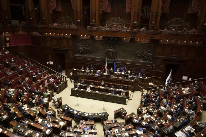 Ιταλία: Εγκρίθηκε το πακέτο στήριξης της οικονομίας ύψους 25 δισ. ευρώ