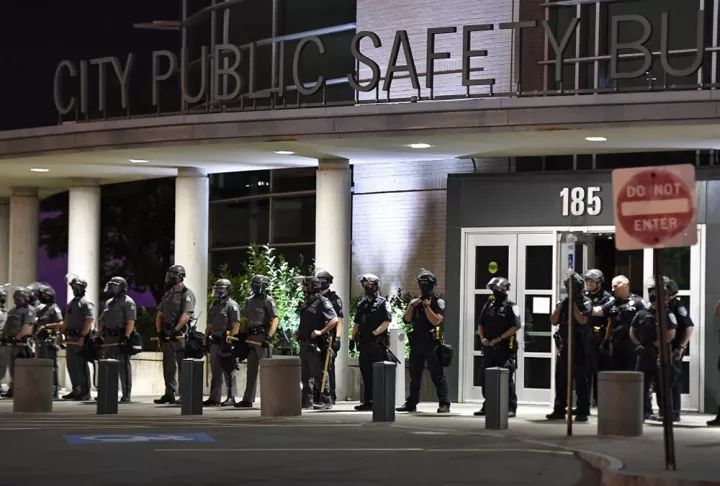 ΗΠΑ: Επτά αστυνομικοί σε διαθεσιμότητα για τον θάνατο του Ντάνιελ Προυντ