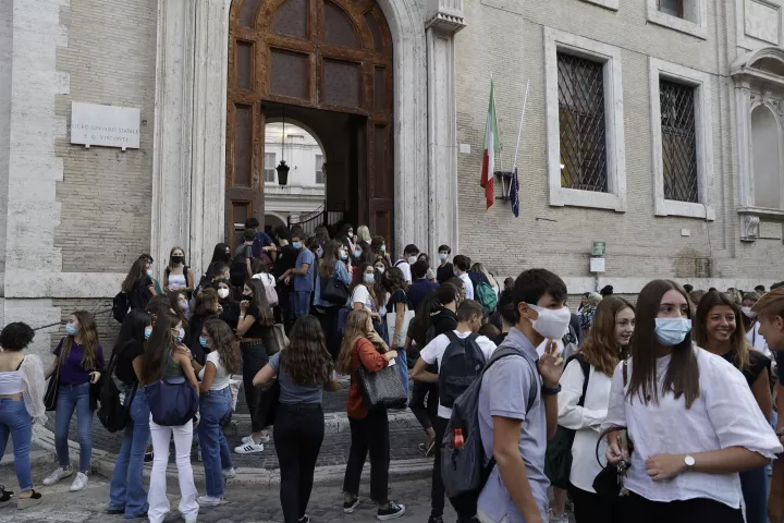 Ιταλία: Στις 11/1 ανοίγουν τα λύκεια - μέχρι τις 15/1 οι περιορισμοί στις μετακινήσεις