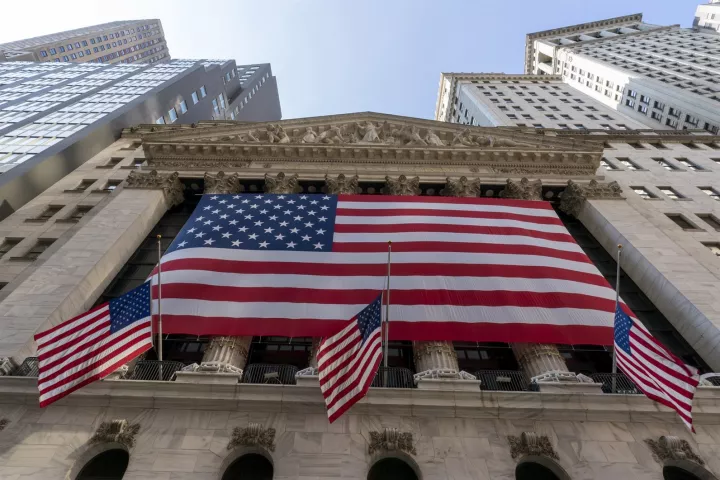 Οριακές διακυμάνσεις στην Wall Street μετά το ράλι