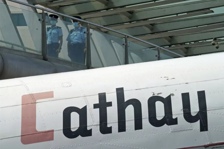 Η Cathay Pacific καταργεί 5.900 θέσεις εργασίας