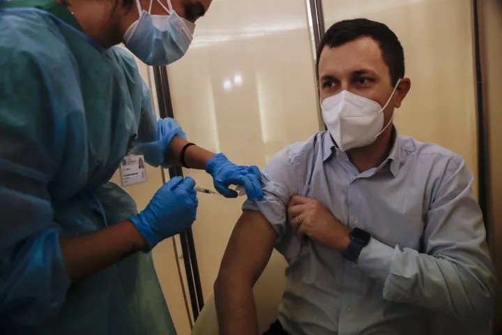 Ινστιτούτο Ρόμπερτ Κοχ: Οι εμβολιασμοί θα διαρκέσουν έως το 2022
