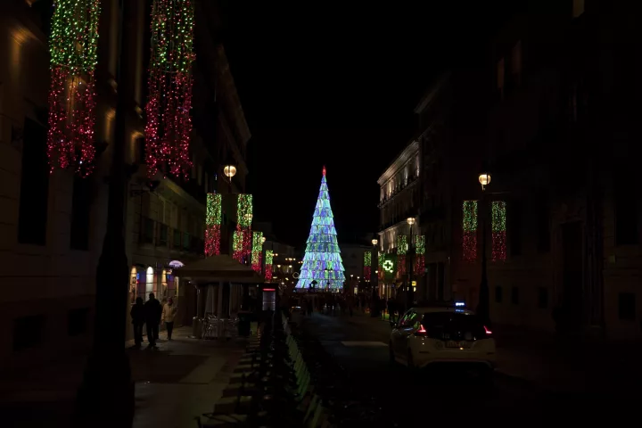 Ισπανία: Η Μαδρίτη φωταγωγήθηκε με χριστουγεννιάτικα φώτα