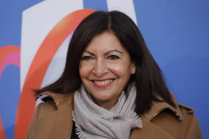 Πολιτική προσωπικότητα της χρονιάς στη Γαλλία η δήμαρχος του Παρισιού Αν Ινταλγκό