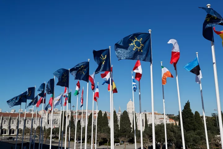 Σε αυτοαπομόνωση Ευρωπαίοι Επίτροποι μετά το ταξίδι στην Πορτογαλία