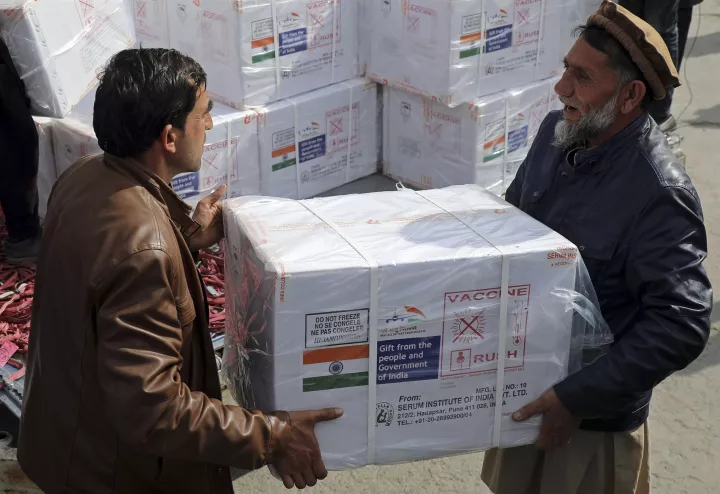 Το Αφγανιστάν παρέλαβε μισό εκατομμύριο δόσεις του εμβολίου της AstraZeneca