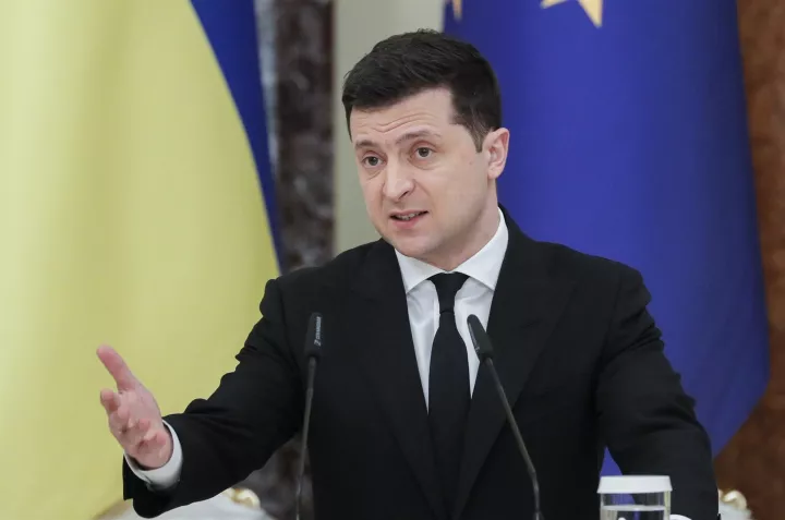 Ουκρανία: Ο πρόεδρος Ζελένσκι ζητά την ένταξη της χώρας στην ΕΕ και το ΝΑΤΟ