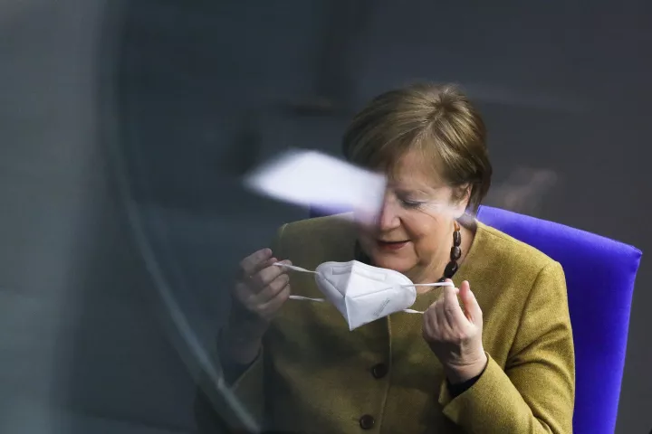 Γερμανία: Το σκάνδαλο δωροληψίας για την αγορά μασκών προστασίας φέρνει παραιτήσεις