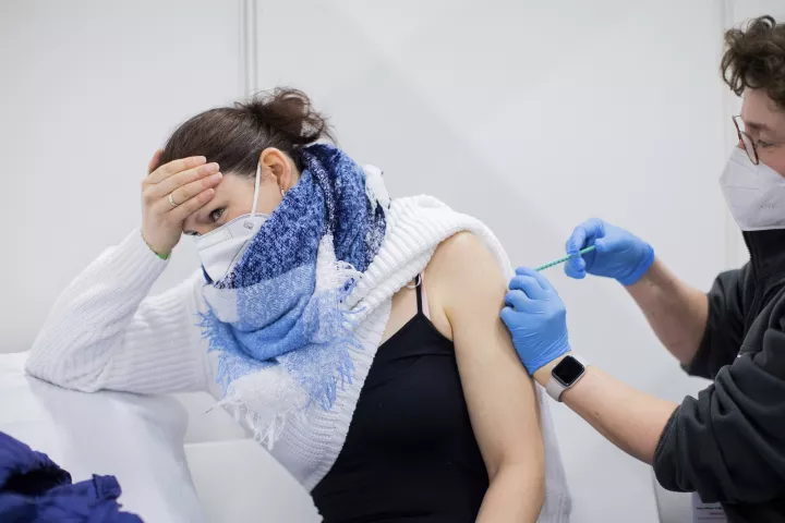 Γερμανία: H αναστολή εμβολιασμών πιο επιβλαβής από τις επιπλοκές του εμβολίου Astrazeneca