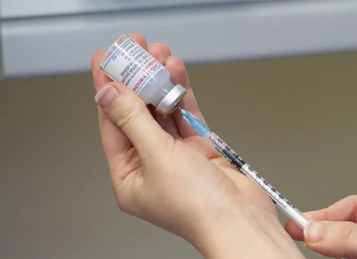 Βρετανία: 60% μείωση των μολύνσεων από τον Φεβρουάριο χάρη στους εμβολιασμούς