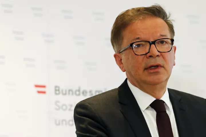 Αυστρία: Παραιτήθηκε ο υπ. Υγείας επικαλούμενος εξάντληση από τη διαχείριση της πανδημίας