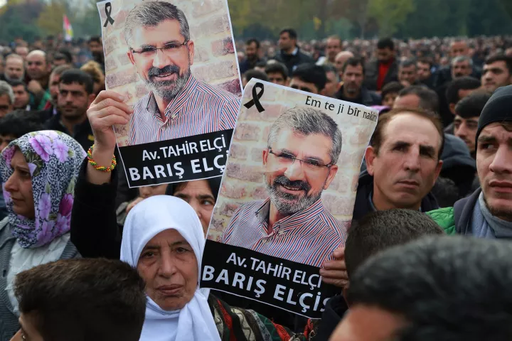 Τουρκία: Ξεκίνησε η πολυαναμενόμενη δίκη για τον φόνο ενός Κούρδου δικηγόρου 