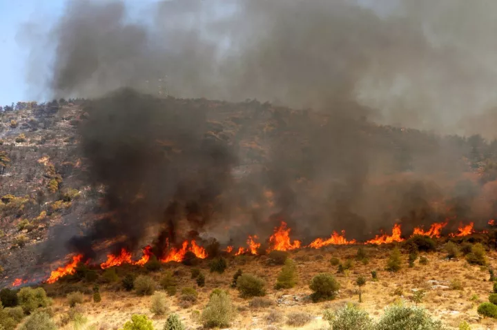 Πυρκαγιές σε εξέλιξη σε Ιεράπετρα-Ζάκυνθο και Αλεξανδρούπολη   