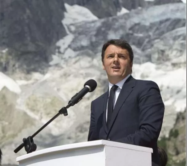 M. Renzi προς J.C. Juncker: "Η Ιταλία αξίζει σεβασμό"