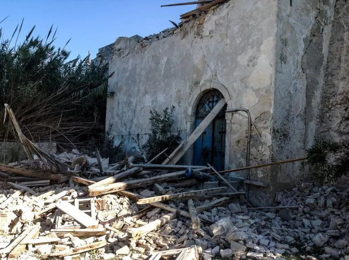 Εκκενώθηκαν κατοικίες που κινδυνεύουν από πτώση βράχου στη Ζάκυνθο