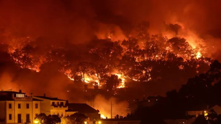 Για έβδομη ημέρα μαίνεται η πυρκαγιά στη νότια Πορτογαλία