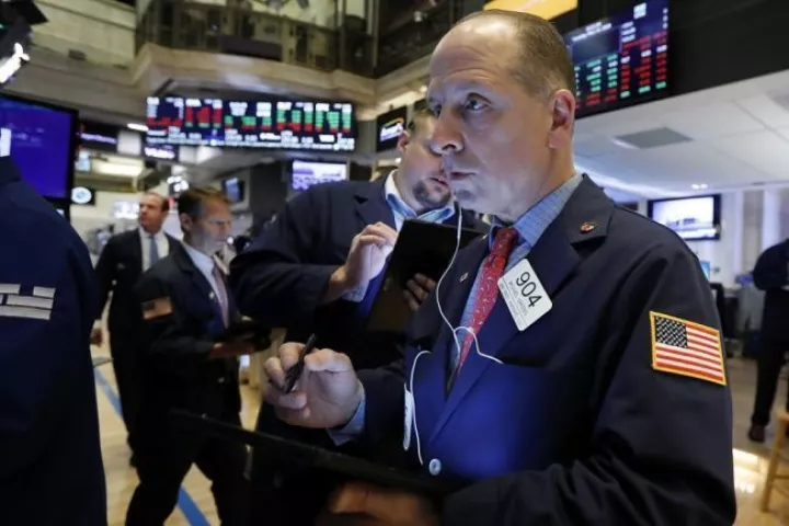 Επιφυλακτικές κινήσεις και στάση αναμονής στη Wall Street