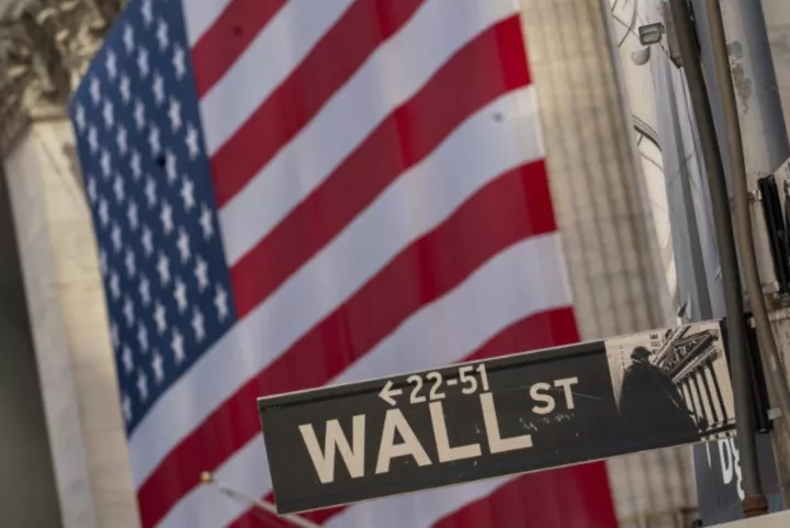 Μικτά πρόσημα στην Wall Street μετά το τεχνολογικό sell-off