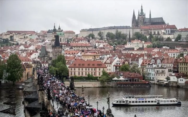 Τσεχία: Μαζική διαδήλωση κατά του πρωθυπουργού για υπόθεση διαφθοράς