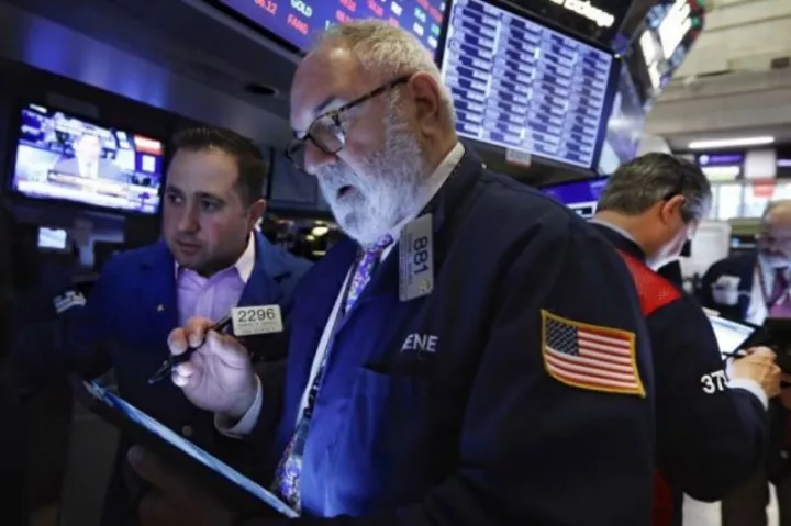 Οριακές απώλειες στην Wall Street 