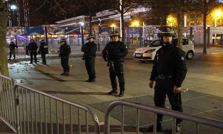 Οι επιθέσεις στο Παρίσι εντείνουν τις διαφωνίες για τους πρόσφυγες