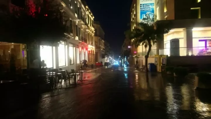 Νύχτα αγωνίας για την Κρήτη - Πλημμύρισαν καταστήματα, περιοχές χωρίς ρεύμα