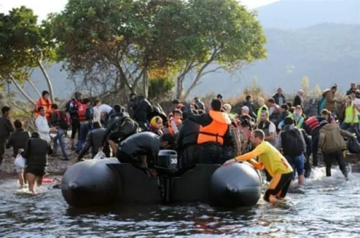 Βίντεο με πρόσφυγες να μπαίνουν σε βάρκες για τα ελληνικά νησιά