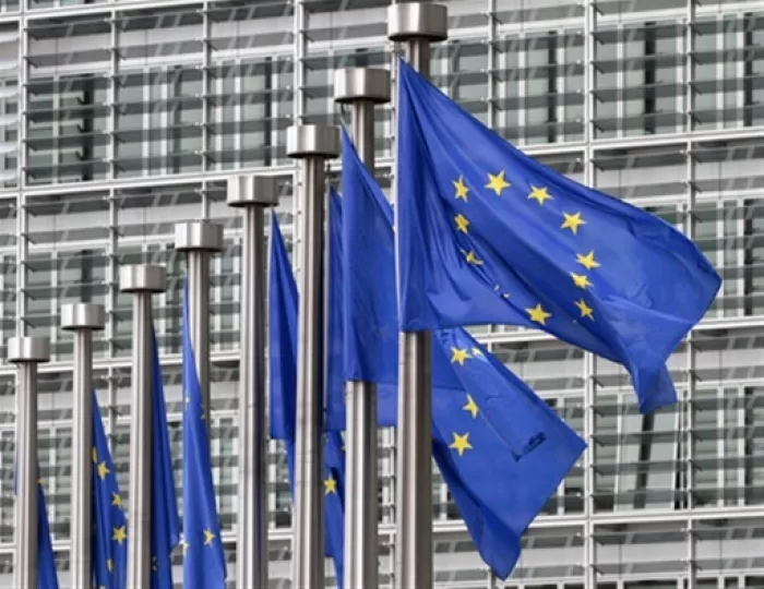 ΕΕ: Εξετάζει νέα μέτρα ελάφρυνσης των τραπεζών από ζημιογόνα δάνεια