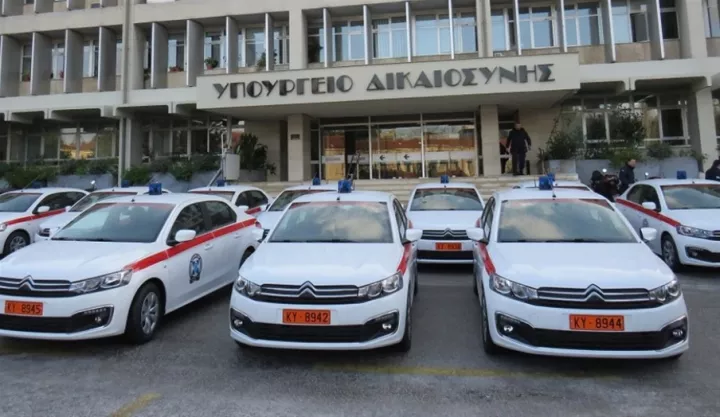 Υπ. ΠροΠο: Παραδόθηκαν 11 νέα οχήματα για τις ανάγκες των φυλακών 