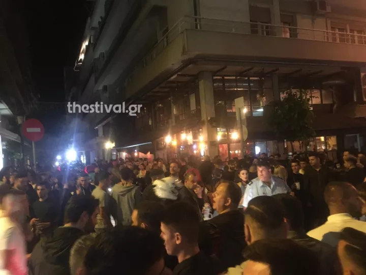 Συνωστισμός και ένταση για ένα take away ποτό στη Θεσσαλονίκη
