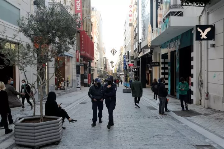 M. Γκάγκα: «Κλειδί» τα μέτρα με μάσκες και αποστάσεις - Επίφοβη η Αθήνα