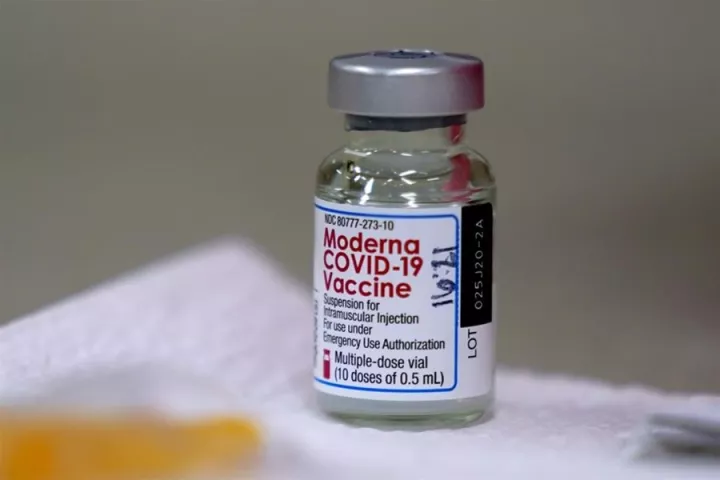 Εμβόλια της Moderna παραλαμβάνει σήμερα η Γερμανία