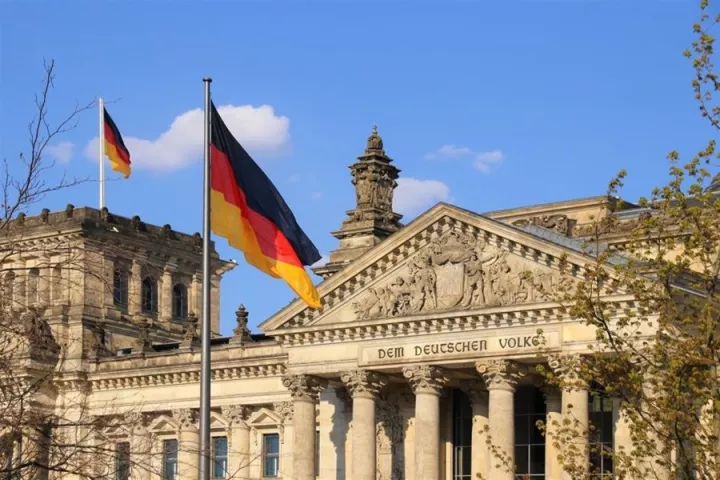 Η Γερμανία καταδικάζει τις επιθέσεις κατά του Ισραήλ