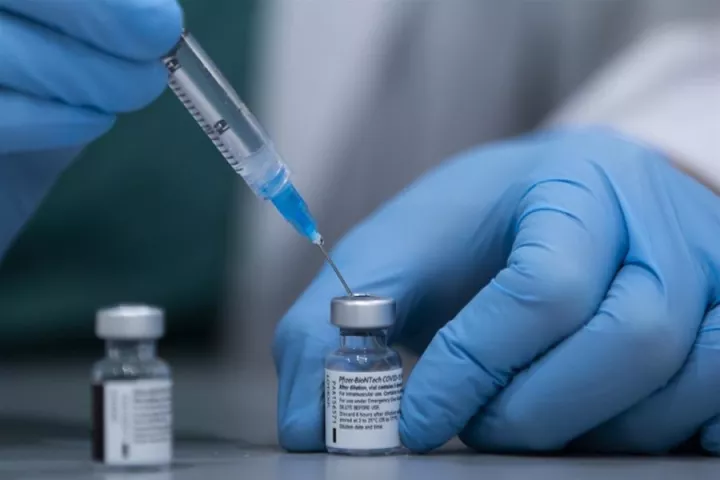 Το Ισραήλ ξεκινά τον εμβολιασμό όσων ανέρρωσαν από την Covid-19