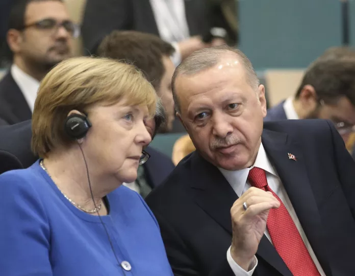 Ερντογάν σε Μέρκελ: «Εποικοδομητική» στάση της Τουρκίας στο Αιγαίο και στην Αν. Μεσόγειο