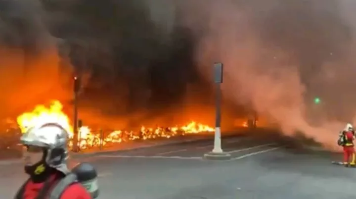 Υπό έλεγχο η πυρκαγιά στην περιοχή του Gare de Lyon