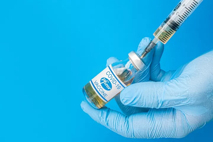 Βρετανία: Εκατοντάδες δόσεις του εμβολίου Pfizer καταστράφηκαν αφού χάλασε το ψυγείο που φυλάσσονταν