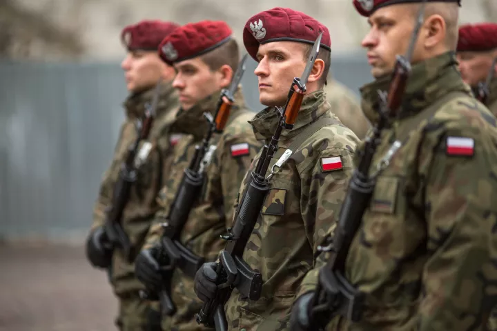 Πολωνία: Στέλνει επιπλέον 10.000 στρατιώτες στα σύνορα με Λευκορωσία 