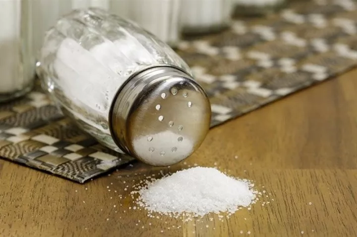 Έρευνα: Το πολύ αλάτι εξασθενεί την άμυνα του ανοσοποιητικού συστήματος