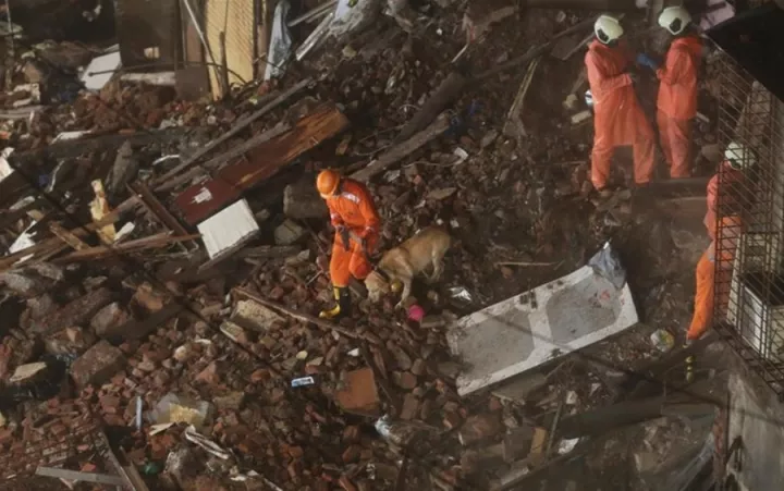 Iνδία: Tουλάχιστον 26 οι νεκροί από την κατάρρευση κτιρίου στο Μπιγουάντι