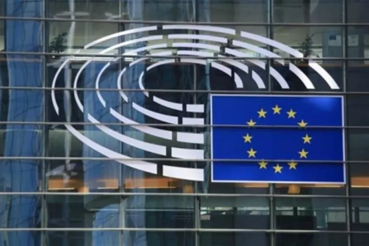 ΕΕ: Επεκτείνει, κατά έξι μήνες, την παρακολούθηση της Ελλάδας για την εφαρμογή των μεταρρυθμίσεων