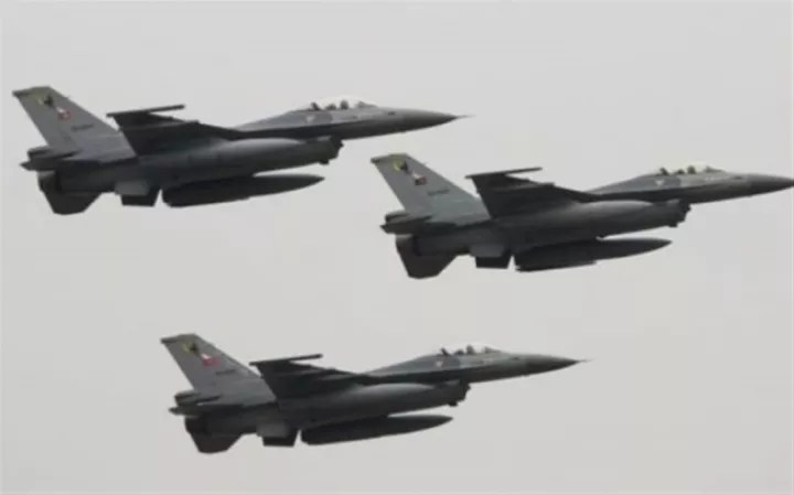 69 παραβιάσεις και πέντε εικονικές αερομαχίες από τουρκικά μαχητικά