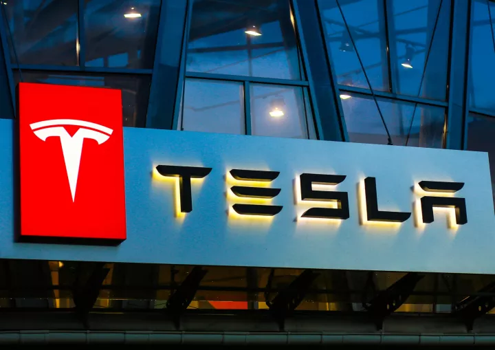 Tesla: Σχέδια για παραγωγή φορτιστών ηλεκτρικών οχημάτων στην Κίνα