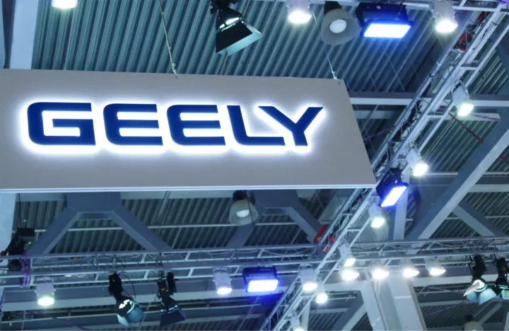 Geely: Συνεργασία με την Tencent για τεχνολογίες έξυπνων αυτοκινήτων