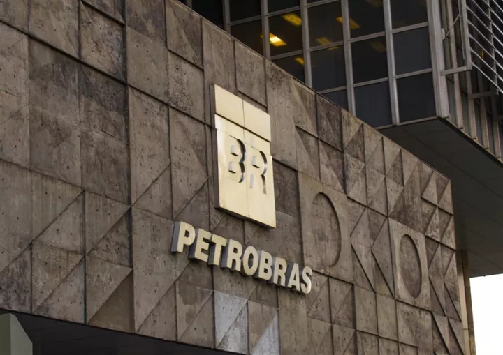 Petrobras: Προσφορές μεταξύ 600 εκατ. και 1 δισ. δολαρίων από τις 3R και Eeneva για το σύμπλεγμα του Ουρούκου