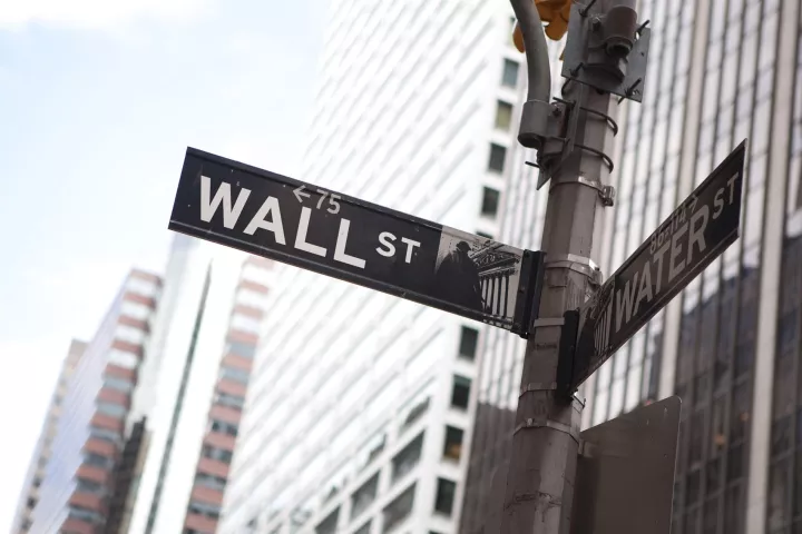 Σε ανοδική τροχιά κινήθηκαν οι δείκτες της Wall Street
