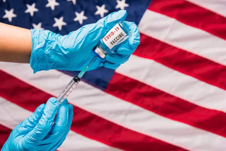 ΗΠΑ: Ξεπεράστηκε το όριο του 50% που έχουν πλήρως εμβολιαστεί