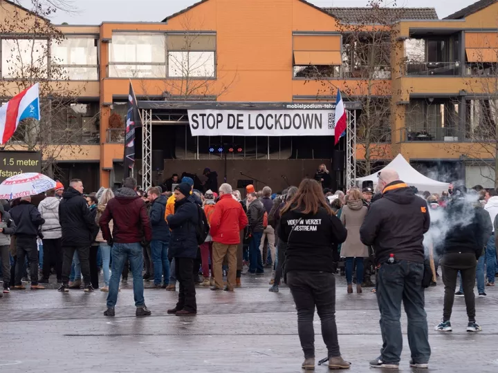 Ολλανδία: Η αστυνομία διέλυσε πλήθος διαδηλωτών κατά του lockdown